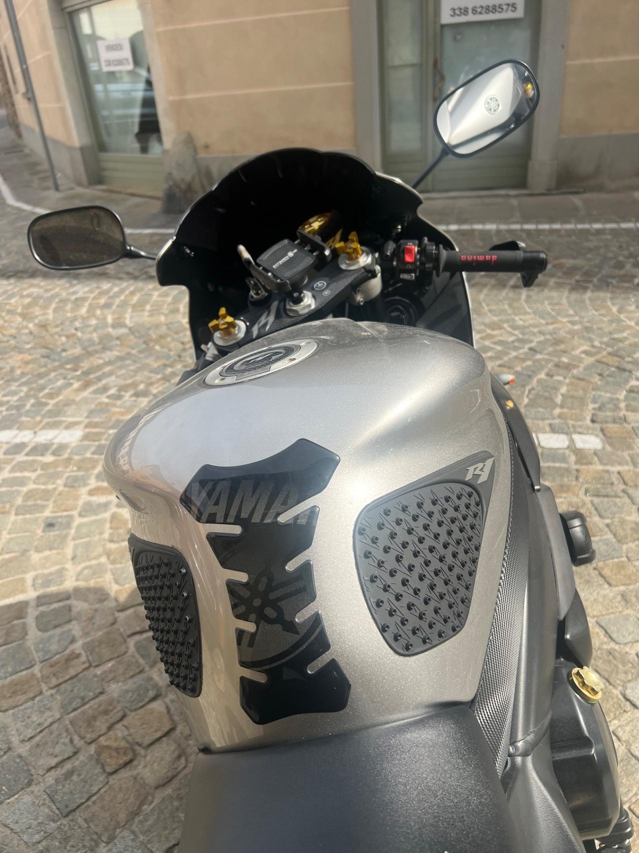Yamaha YZF R1