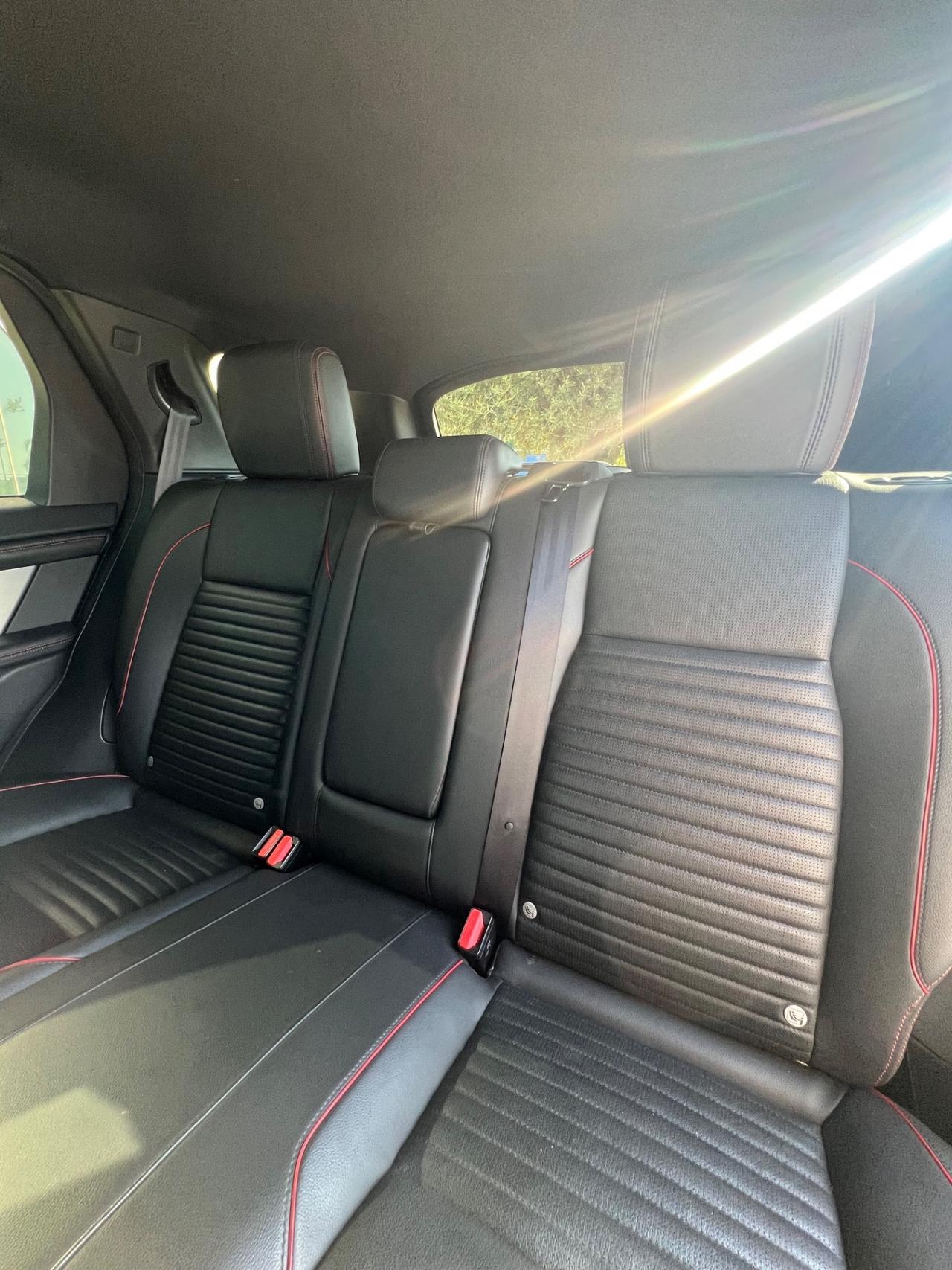 Land Rover Discovery Sport 2.0 TD4 204 CV AWD Auto R-Dynamic SE