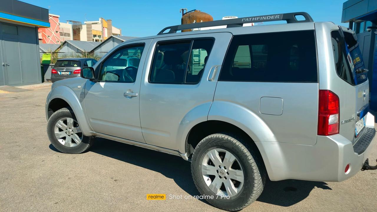 Nissan Pathfinder 2.5 dCi LE