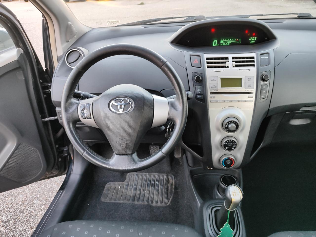 Toyota Yaris 1.0 5 porte