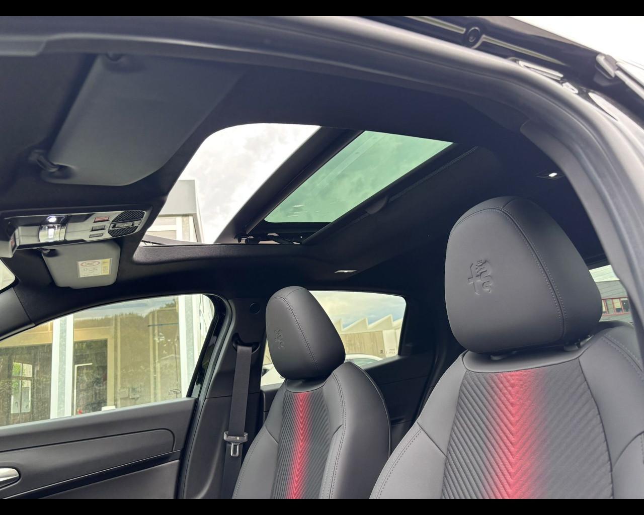 Alfa Romeo Junior - Junior 1.2 ibrida Ti 145cv edct6