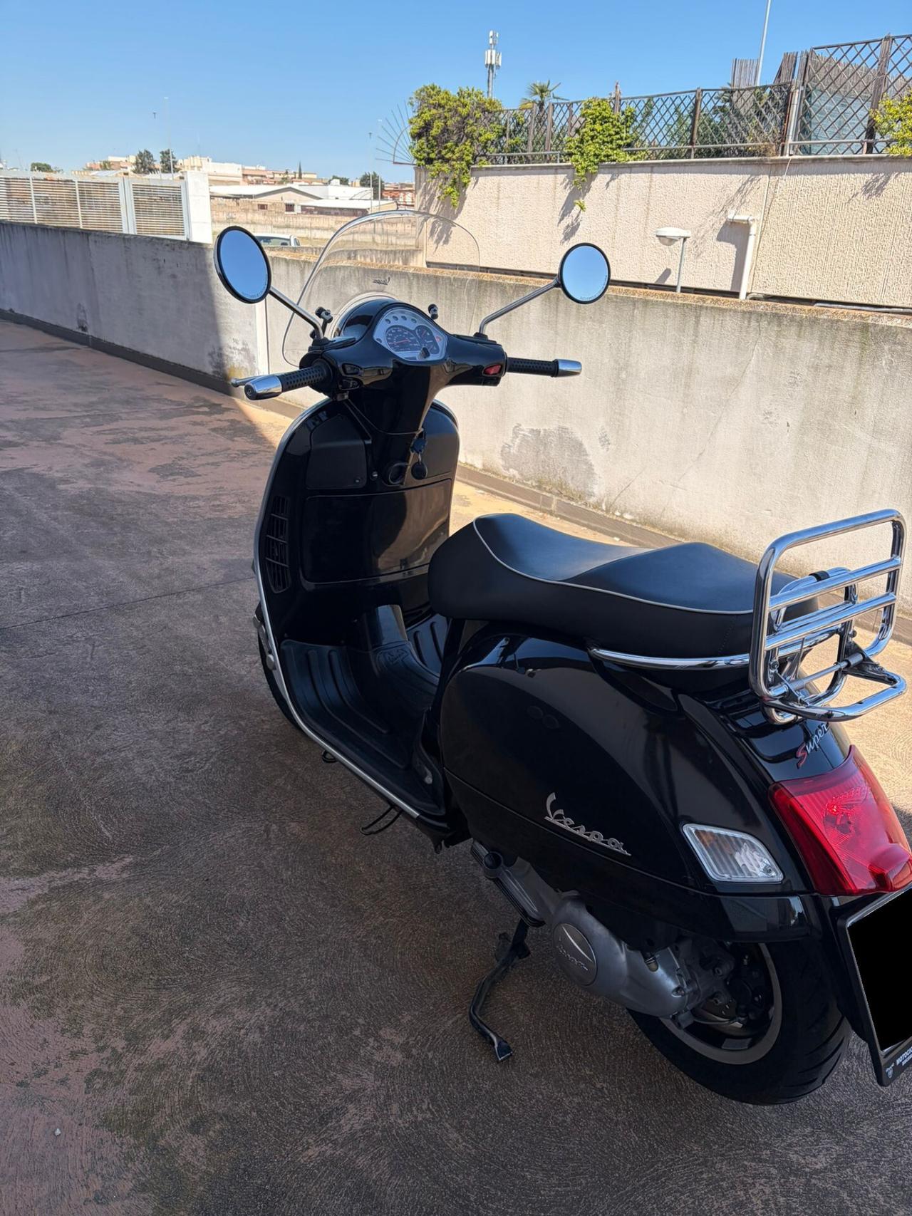 Piaggio Vespa 300 GTS