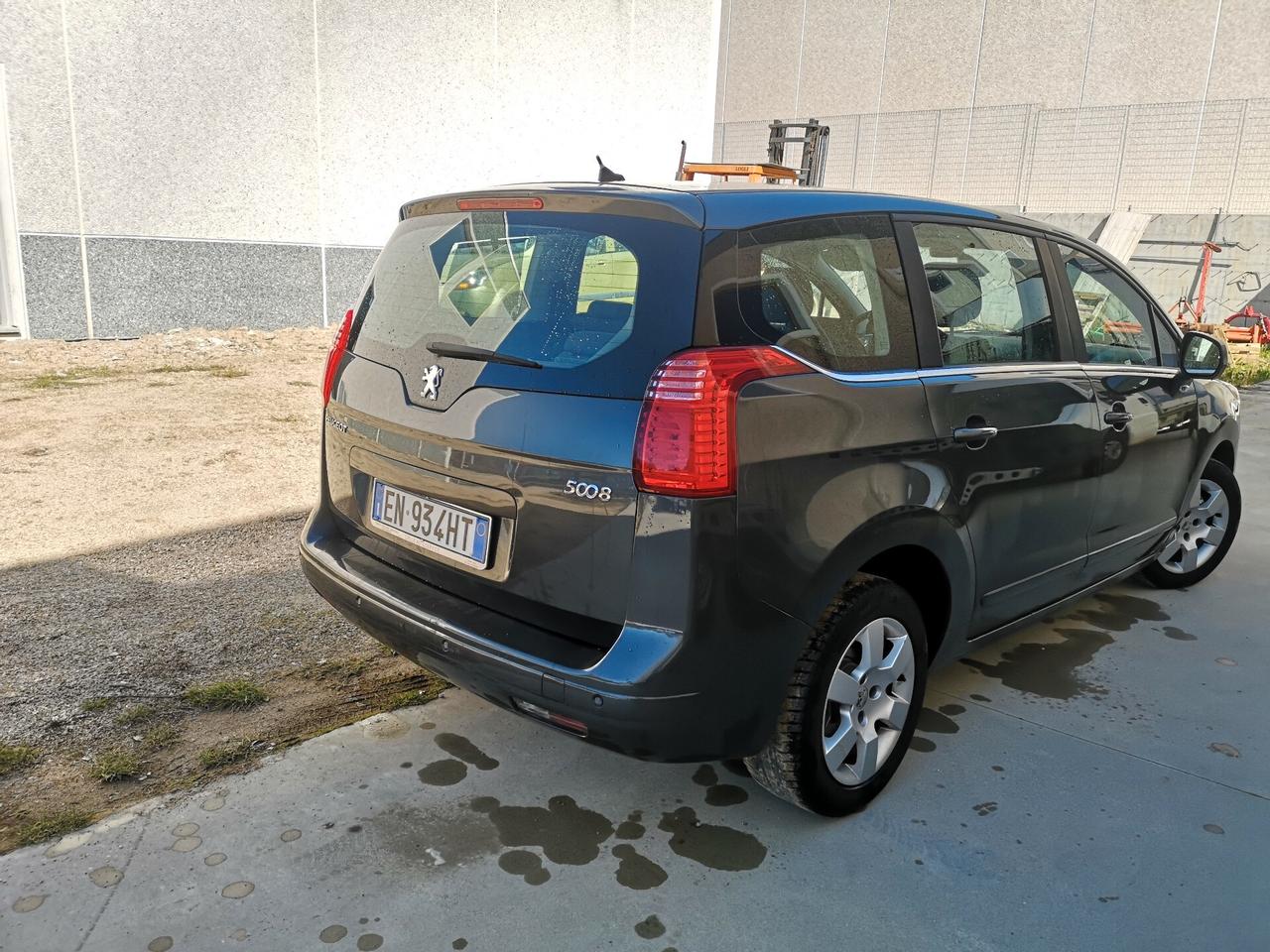 Peugeot 5008 1.6 HDi 115CV Allure