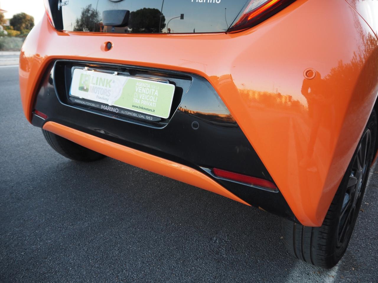 Toyota Aygo Connect orange 1.0 VVT-i 72 CV 5 porte x-wave