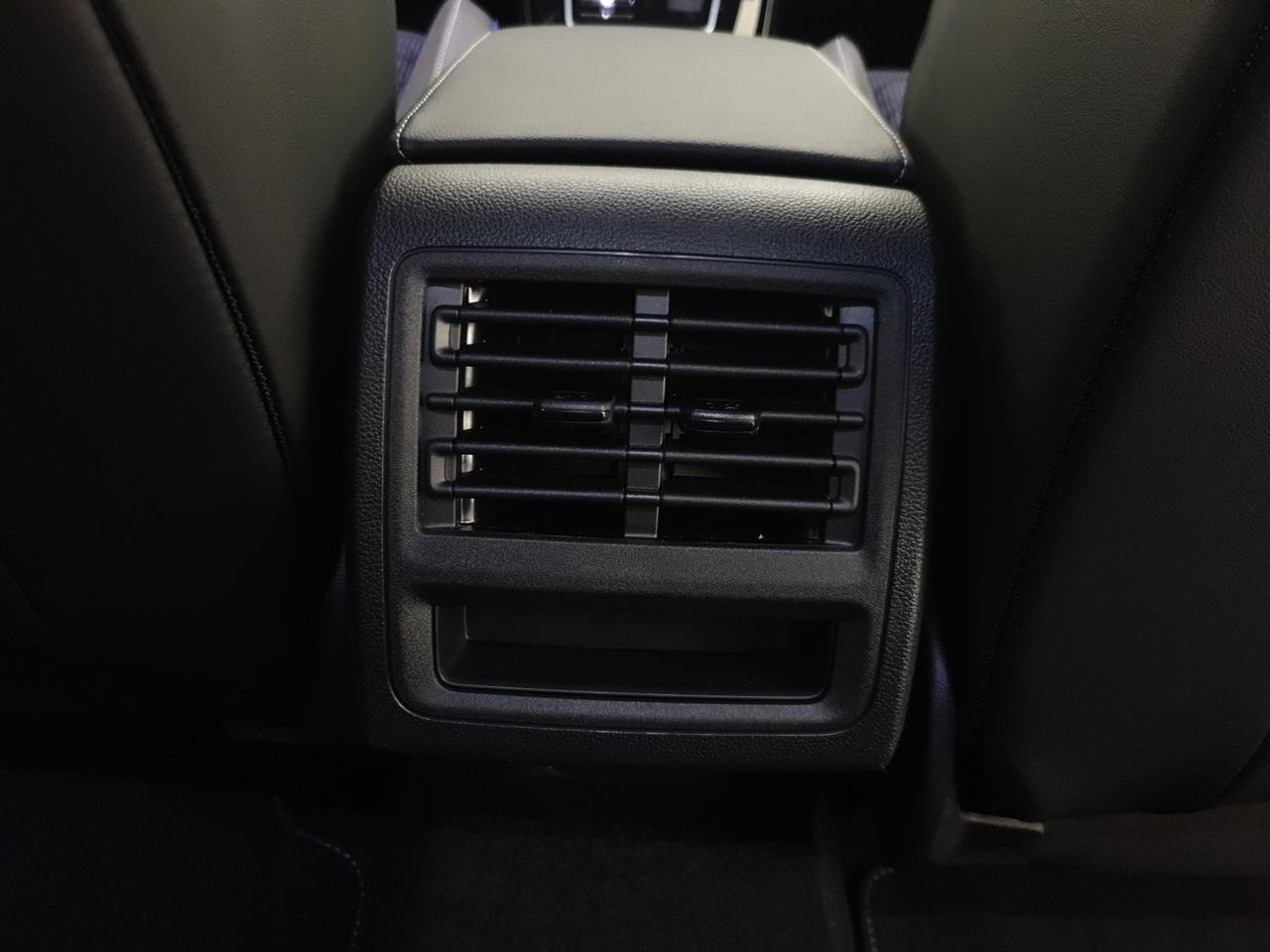 Volkswagen Golf 2.0 tdi r-line plus 150cv dsg