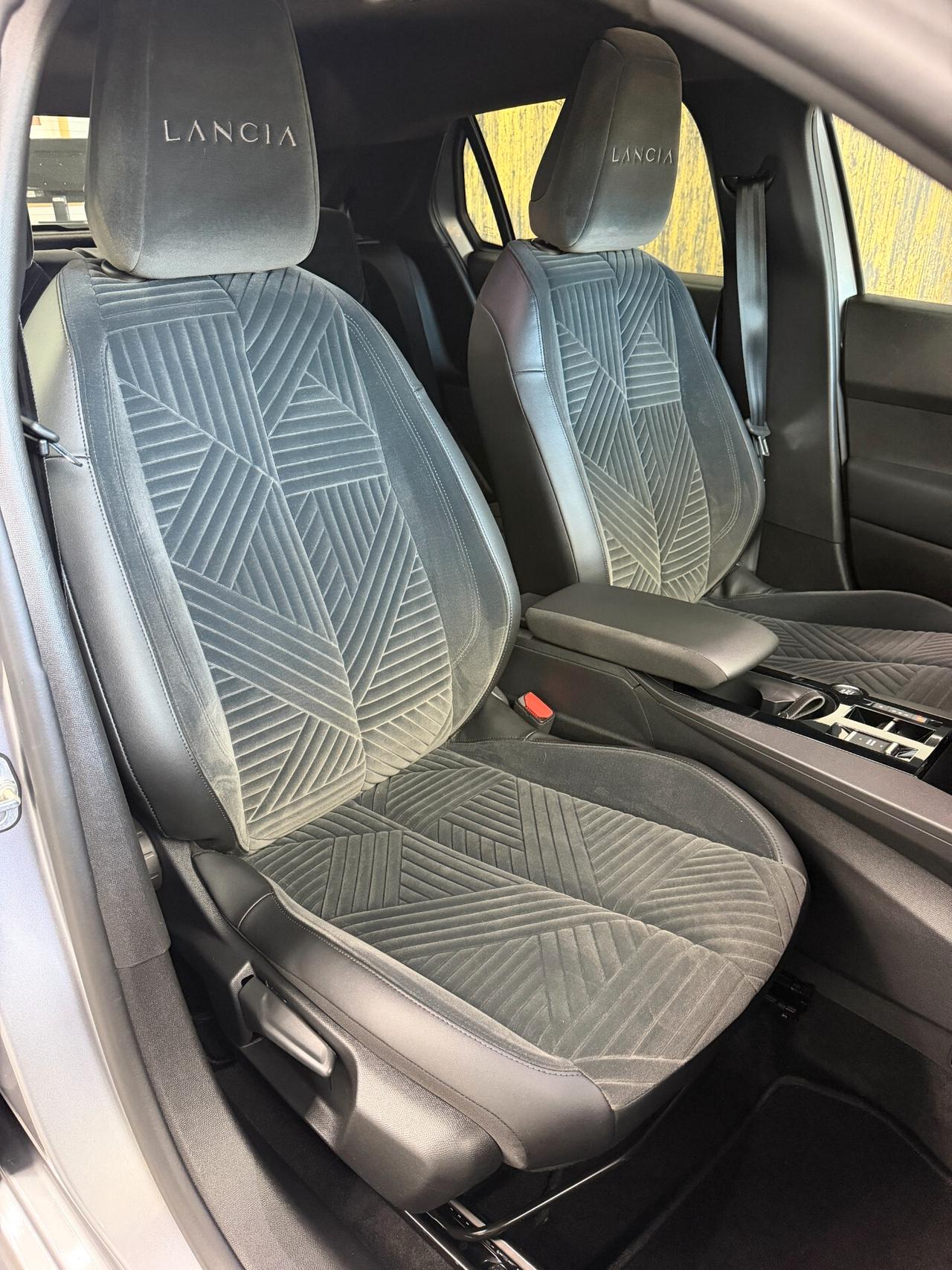 Lancia Ypsilon Hybrid e-DCT LX