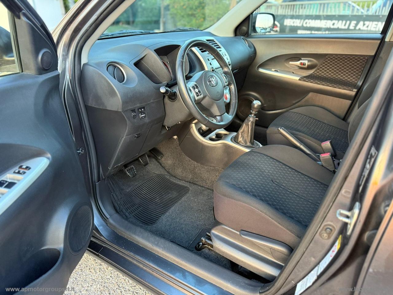 TOYOTA Urban Cruiser 1.4 D-4D AWD Luxury