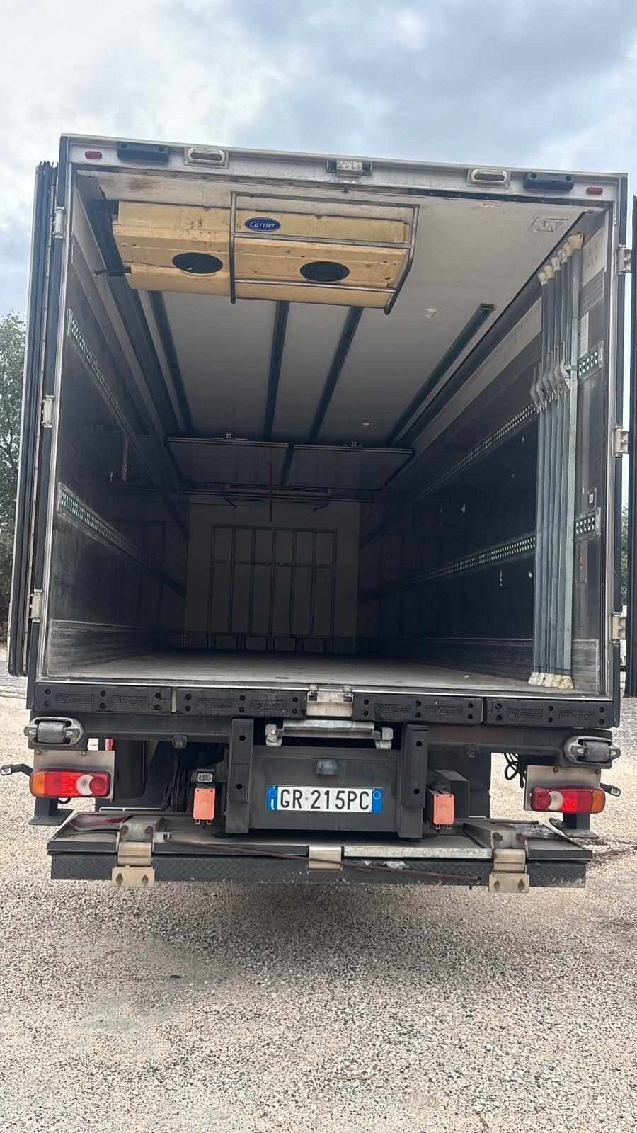 Renault D 26 Wide tre assi frigo