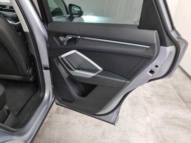 AUDI Q3 35 TFSI Business Advanced