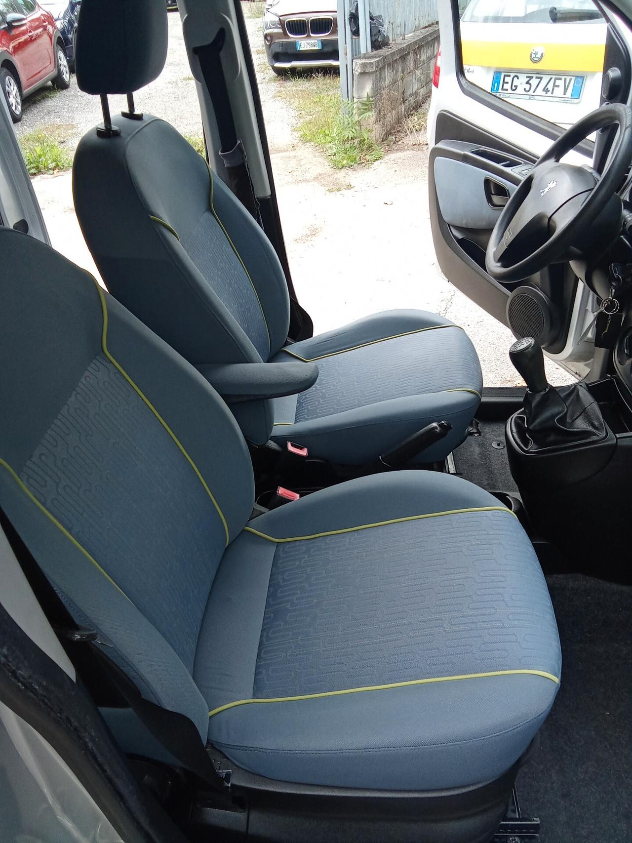 Peugeot Bipper 1.3 HDi 75 Outdoor 011