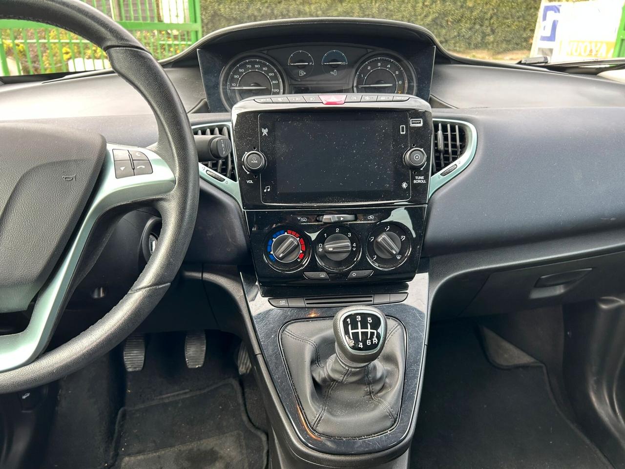 Lancia Ypsilon 1.0 FireFly 5 porte S&S Hybrid Gold