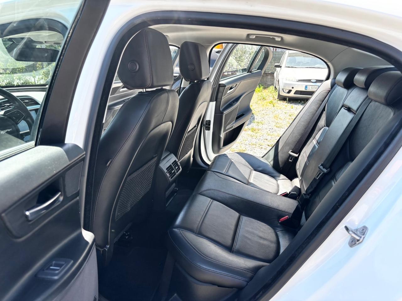 Jaguar XE 2.0 D Turbo aut. Portfolio