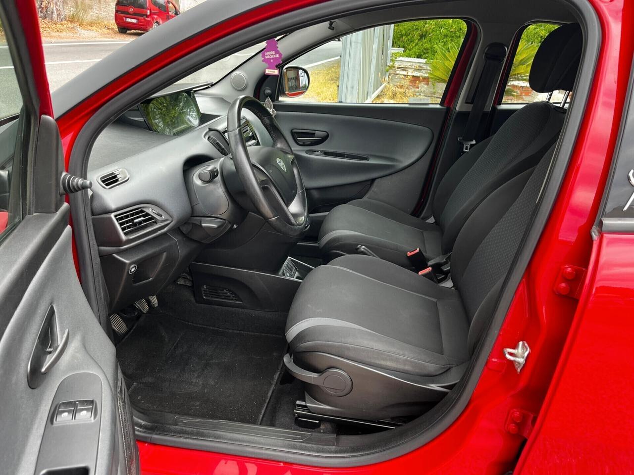 Lancia Ypsilon 1.2 69 CV 5 porte GPL Ecochic Silver