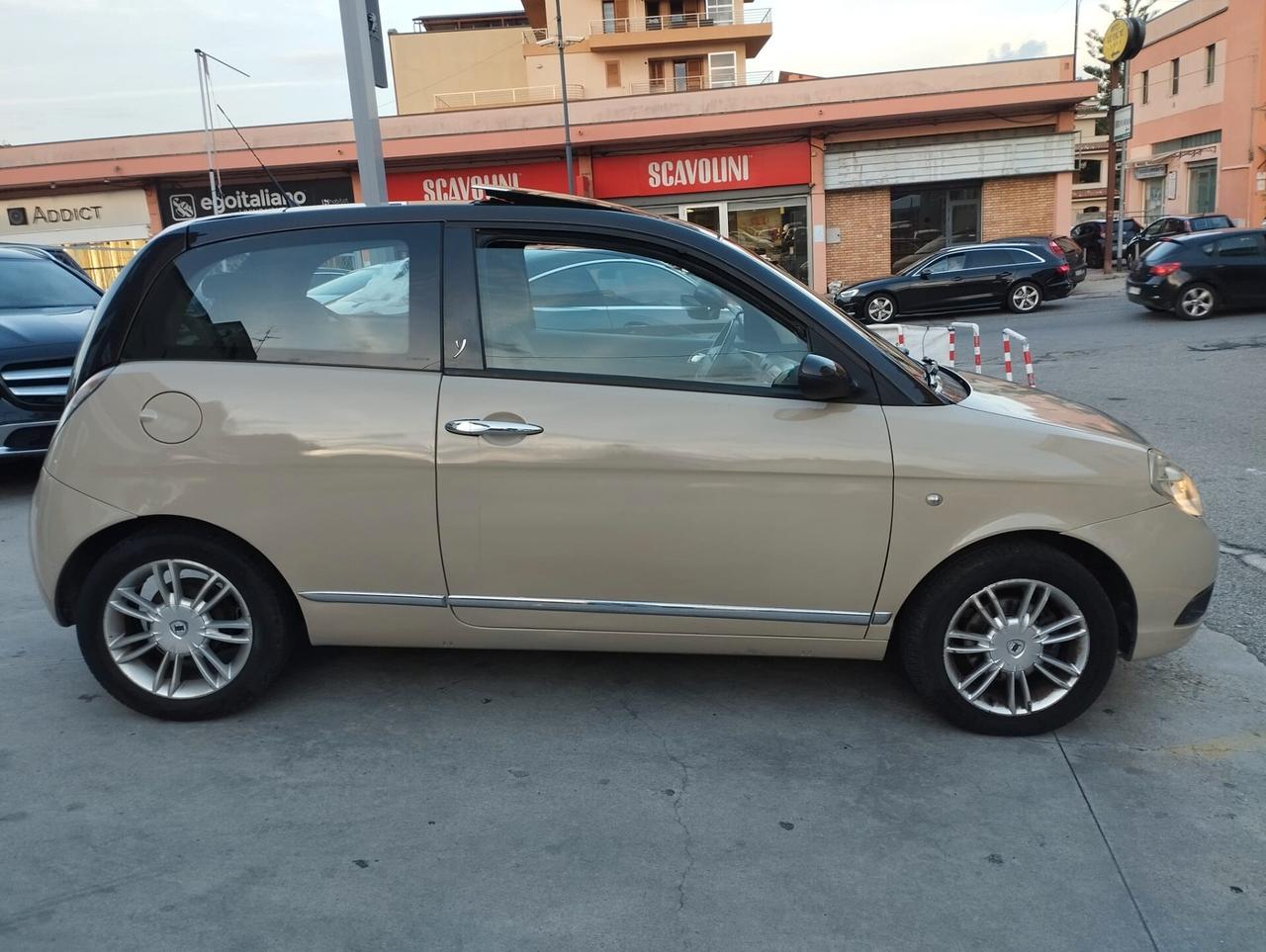 Lancia Ypsilon 1.3 MJT 90 CV Oro Giallo