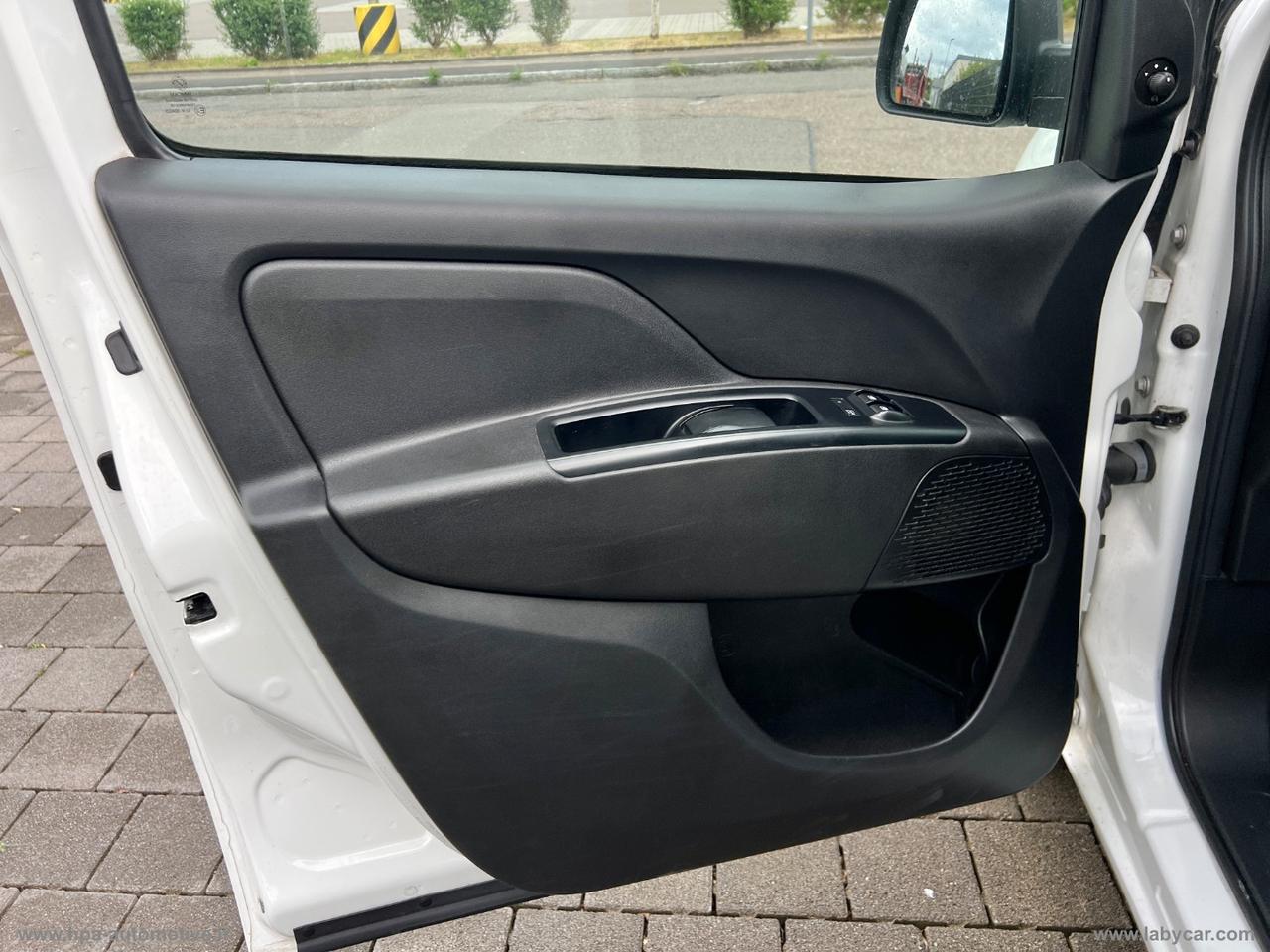 Doblò 1.6 MJT 120CV MAXI 3 POSTI