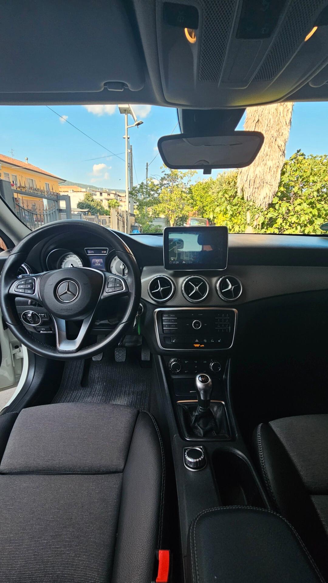 Mercedes-benz GLA 200 d Premium