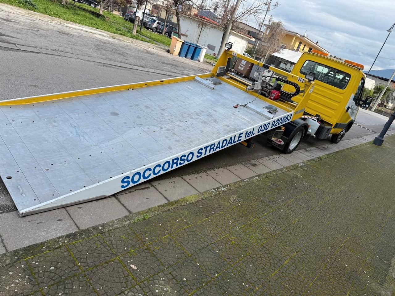 Iveco DAILY CARROATTREZZI SCARRABILE COMEAR