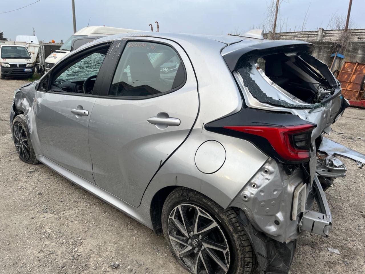 Toyota Yaris 1.0 5 porte 2022 sinistrata