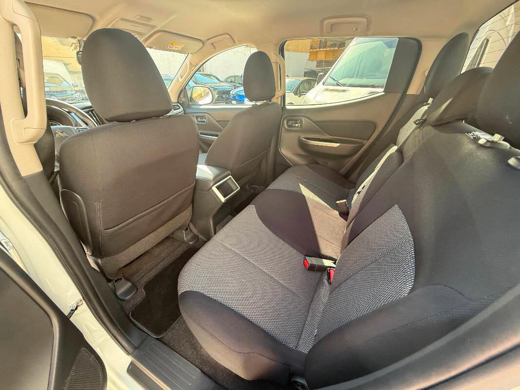 Mitsubishi L200 Cab VI 2019 Mitsubishi L200 d.cab 2.3d Diamond Pack 0 4wd 150cv