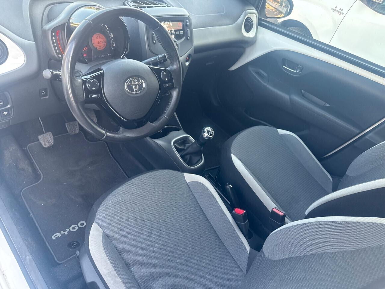 Toyota Aygo Connect 1.0 VVT-i 72 CV 5 porte x-play