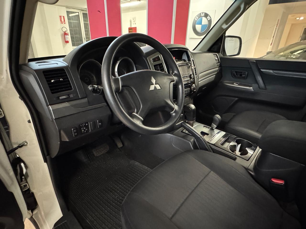 Mitsubishi Pajero 3.2 DI-D 16V aut. 5p. Instyle DPF 7Posti Gancio 4x4