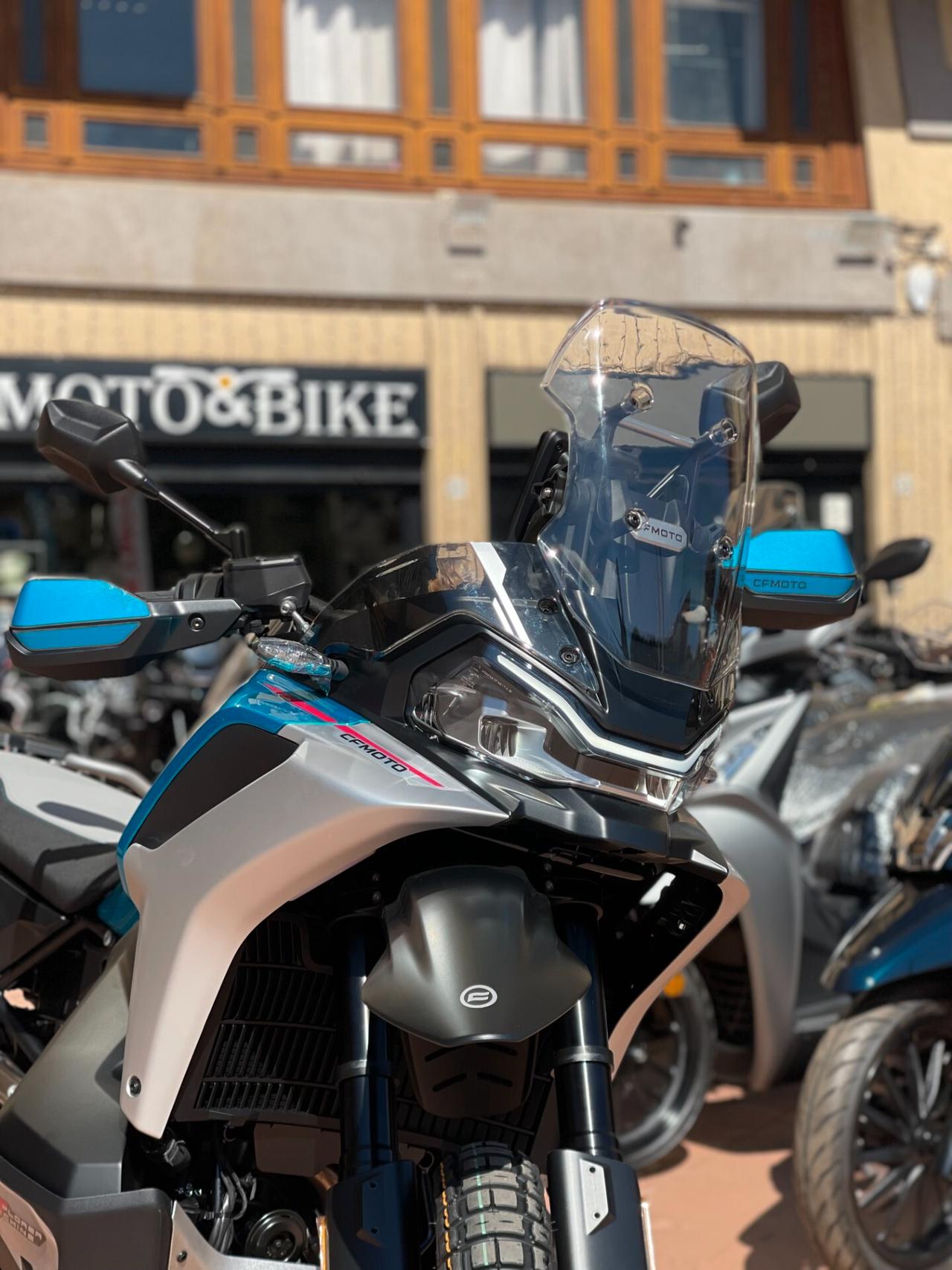 CFMOTO MT-X 800