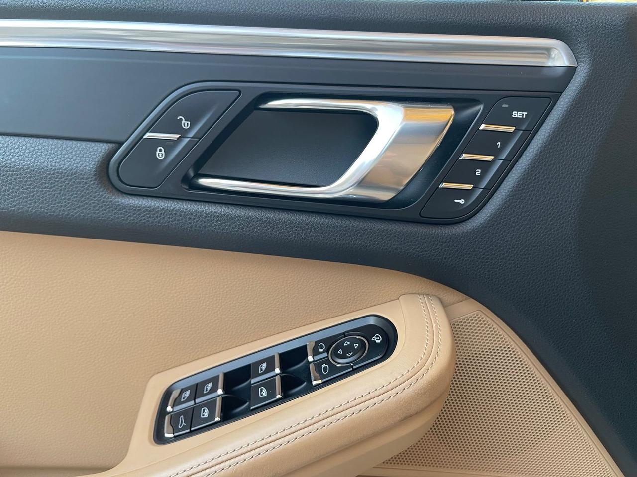 Porsche Macan -- 2.0 #7143