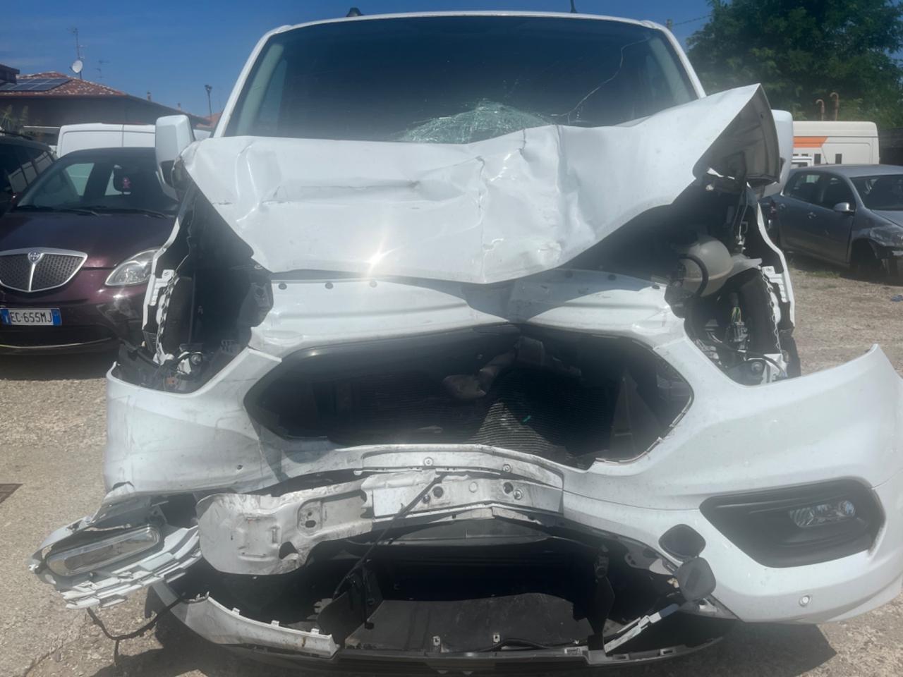 Ford transit custum hybrid 2021 sinistrato