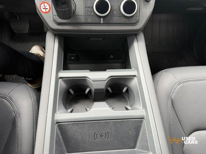 Land Rover Defender D200 AWD Auto 110 X-Dynamic SE
