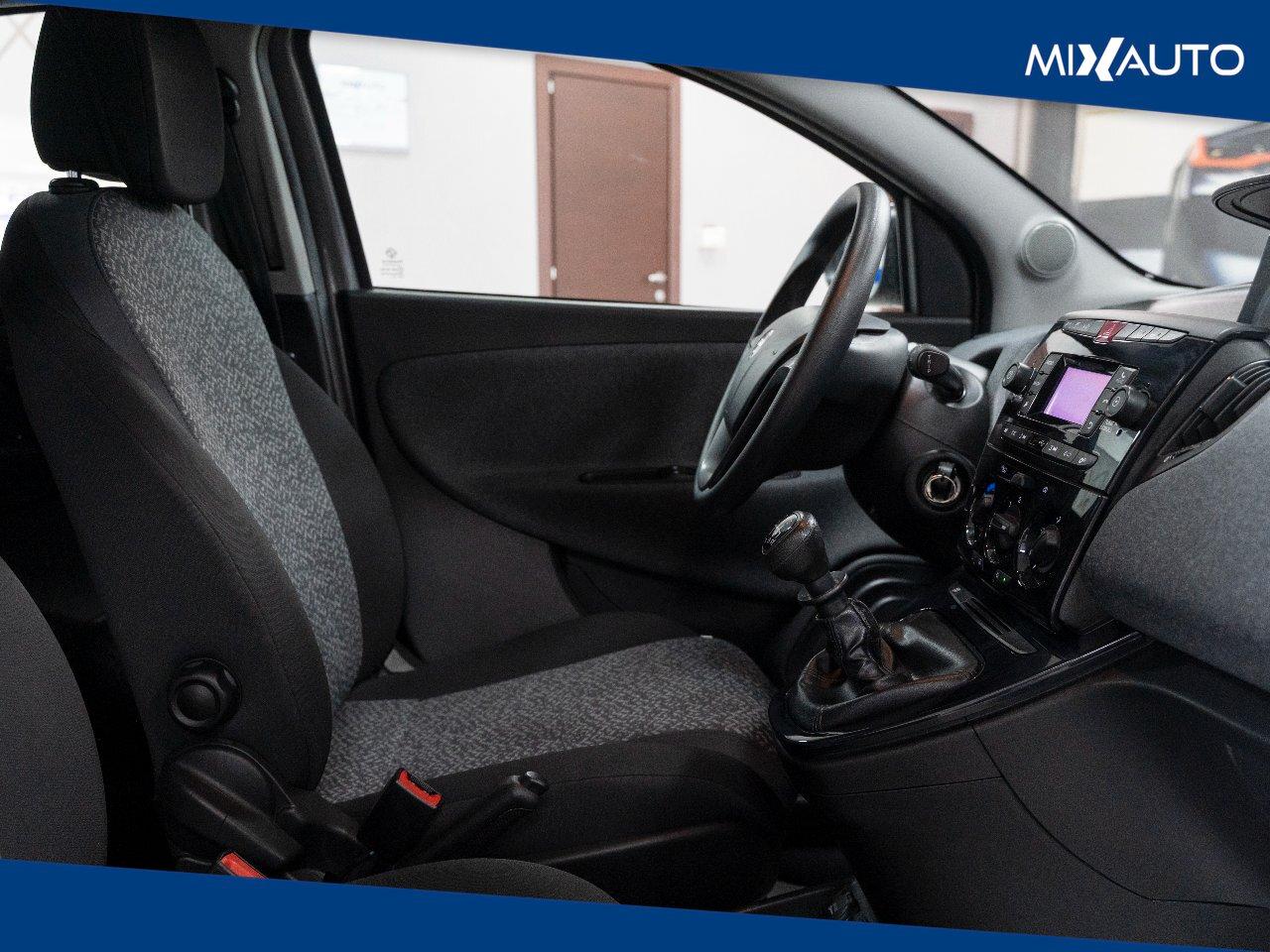 Lancia Ypsilon 1.0 Firefly Hybrid Silver 70CV 5 Porte