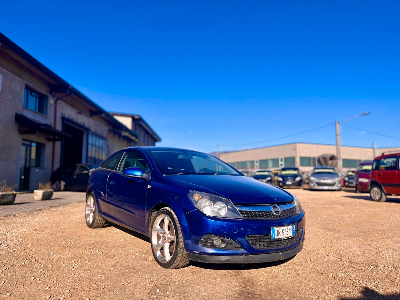 Opel Astra GTC 1.7 CDTI 125CV 3 porte Cosmo