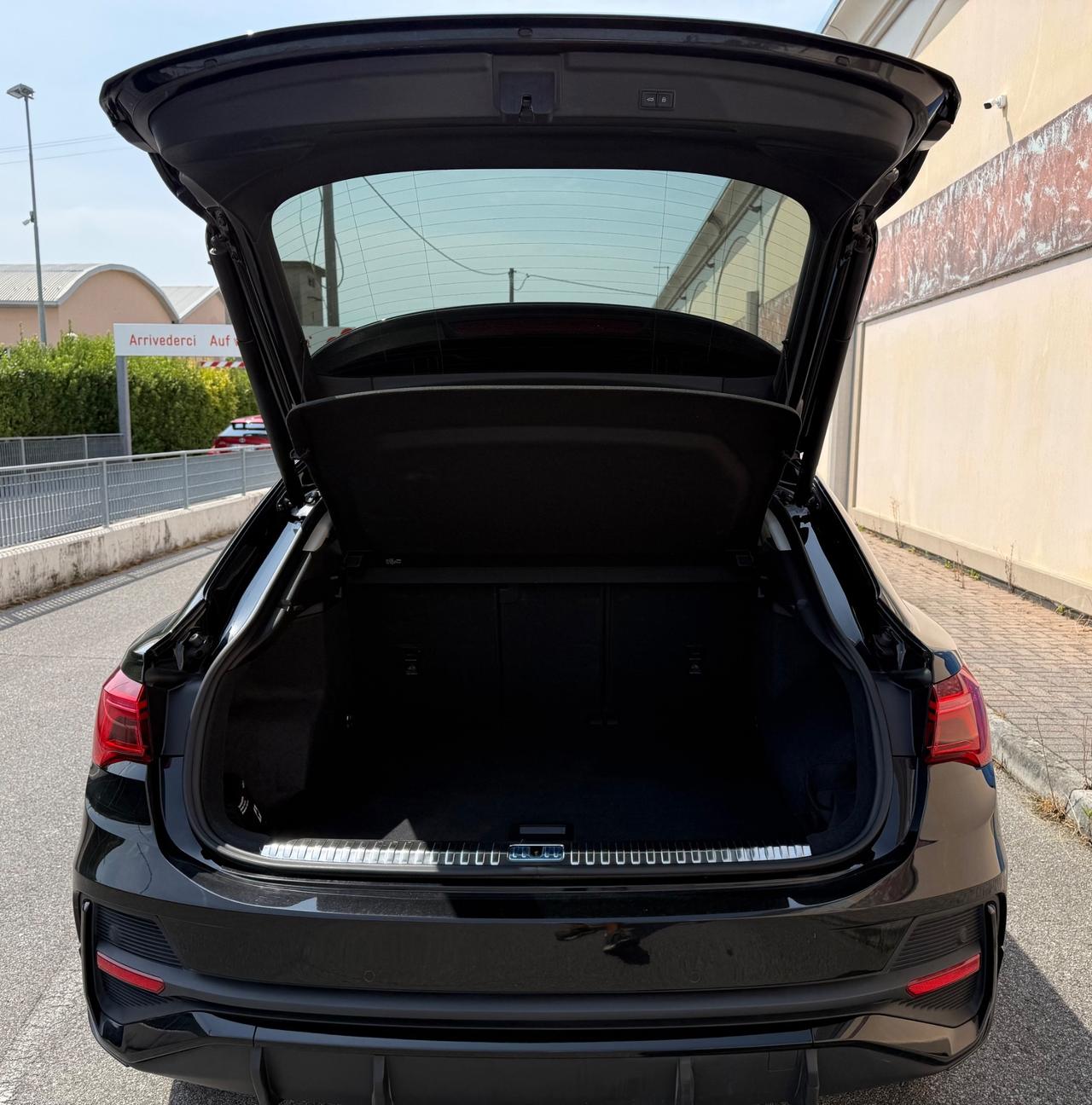 Audi Q3 SPB 40 TDI quattro S tronic S Line Identity Black