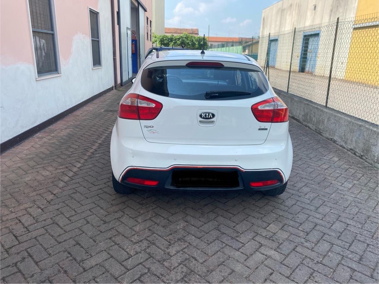 Kia Rio 1.1 CRDi 5p. Cool neopatentati