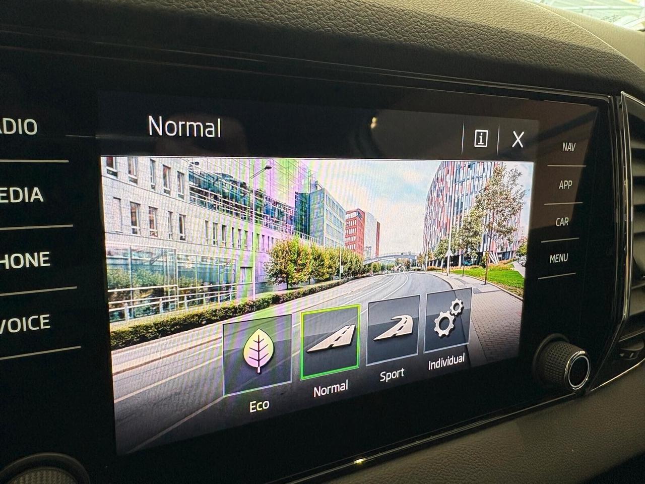Skoda Karoq STYLE 1.5 TSI ACT DSG UNICO PR.