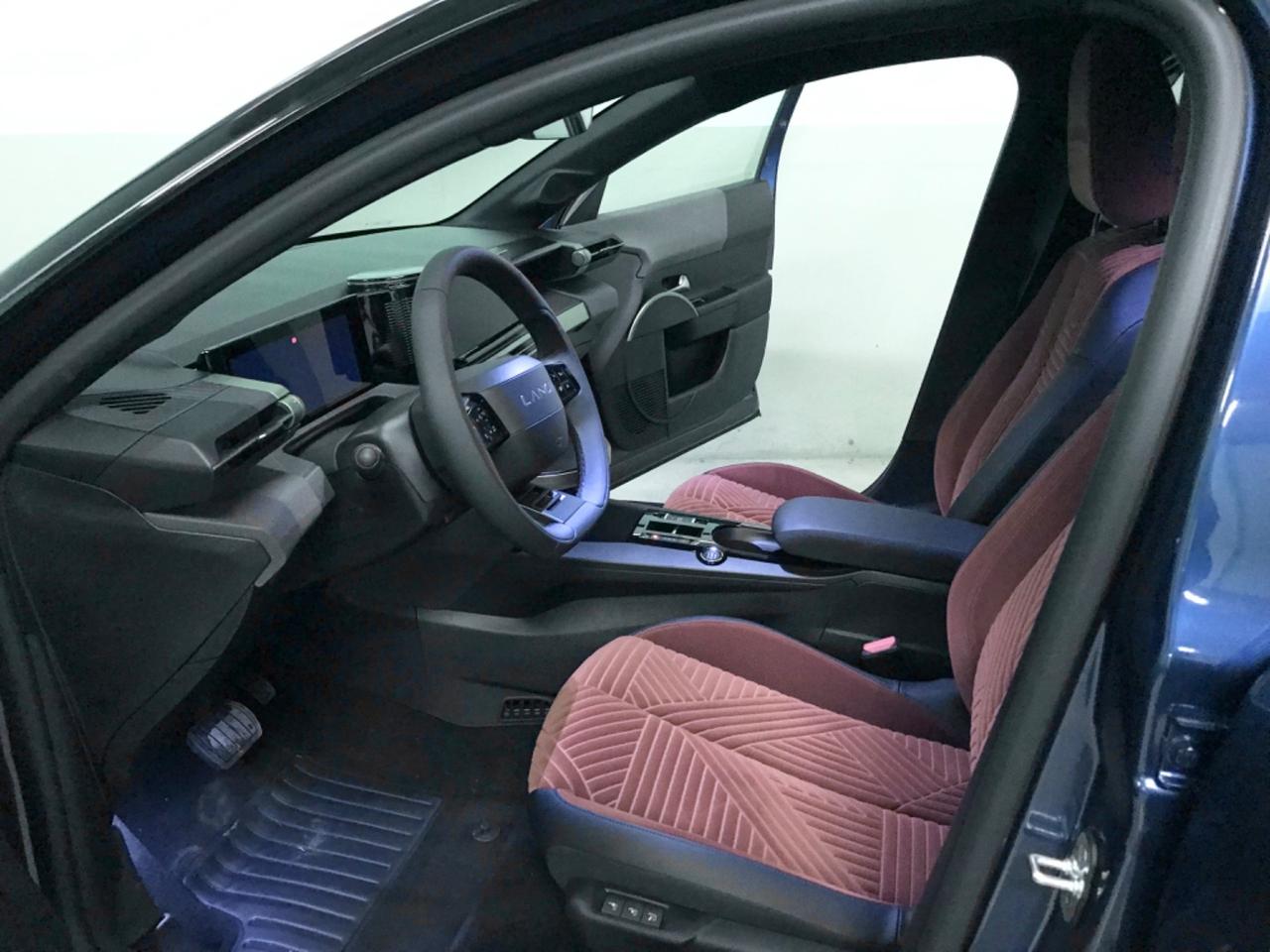 Lancia Ypsilon Hybrid e-DCT LX