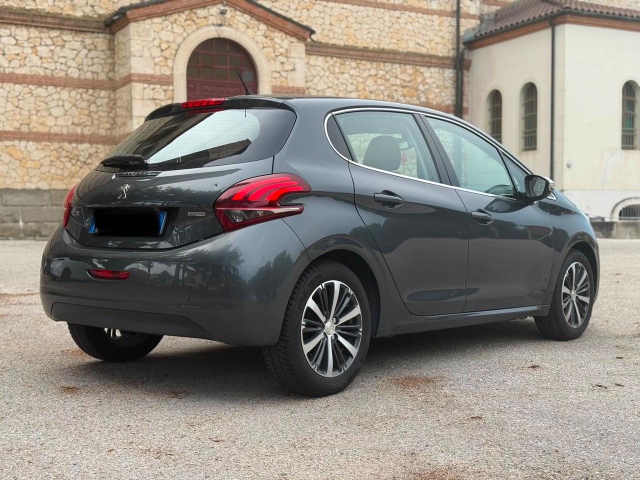 Peugeot 208 PureTech 82 5 porte Allure