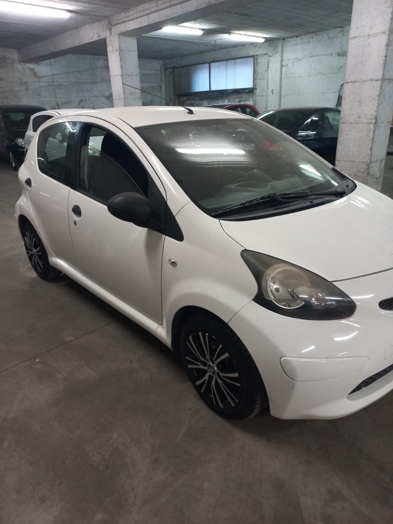Toyota Aygo 1.0 12V VVT-i 5 porte Now