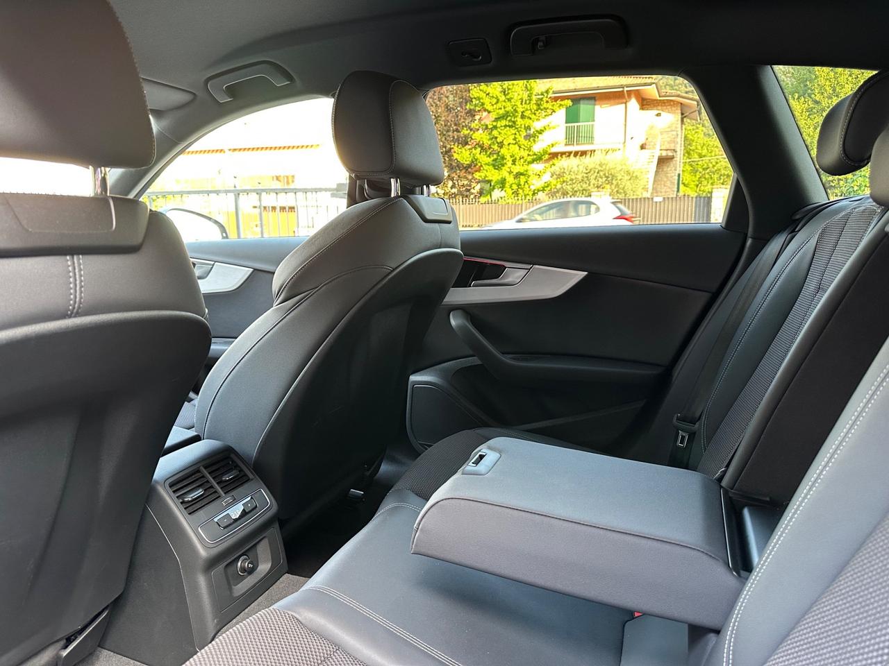 Audi A4 Avant 40 TDI S tronic line edition