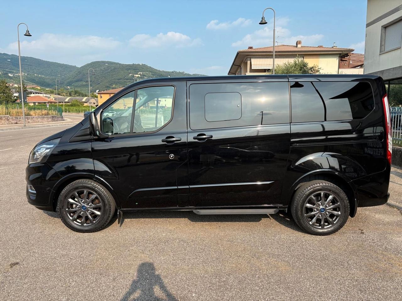 Ford Tourneo Custom FORD TOURNEO CUSTOM 2.0 131CV 8 POSTI TITANIUM - UNICO PROPRIETARIO