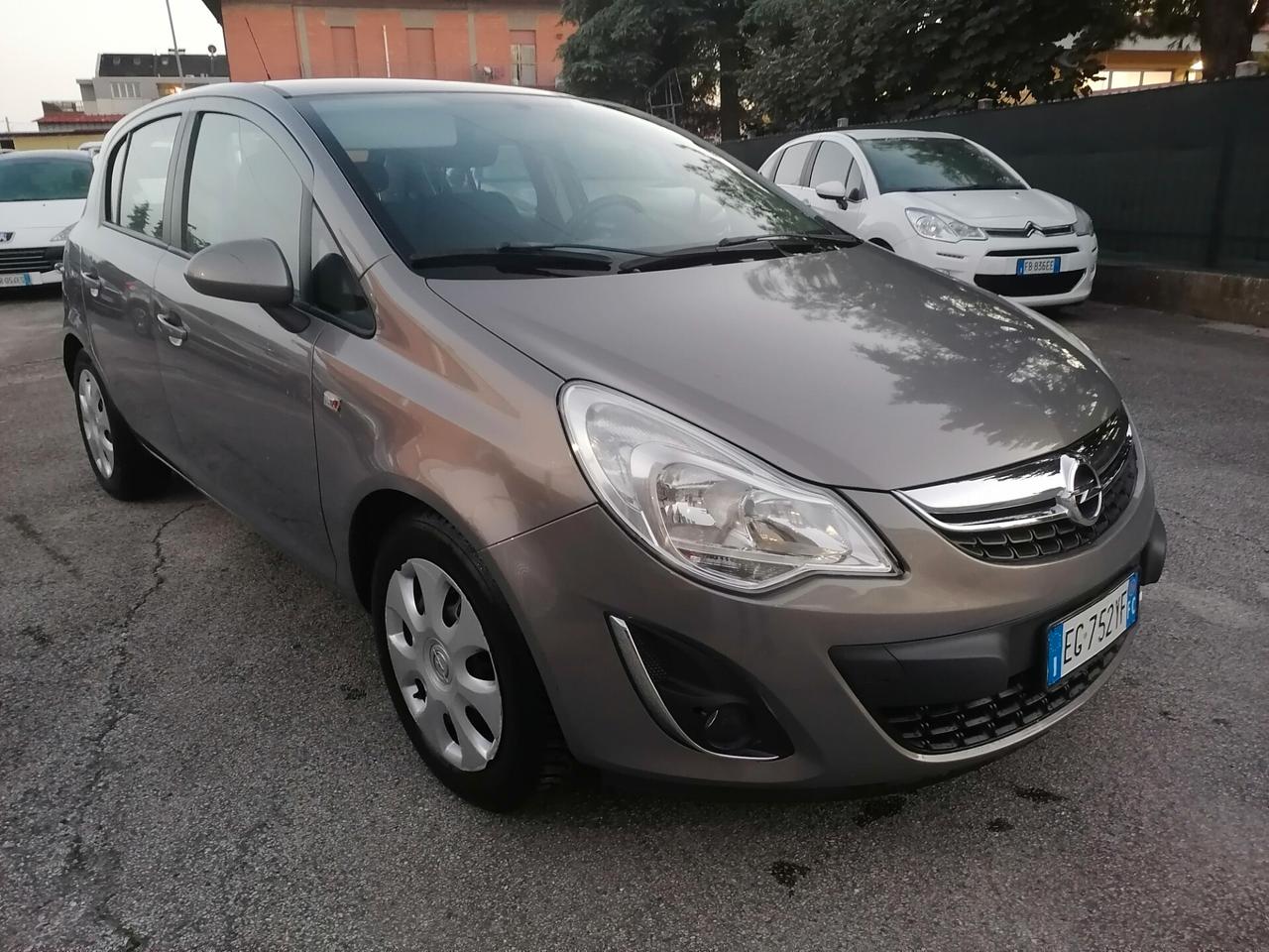 OPEL CORSA 1.2 5 Porte Club 63KW 2011