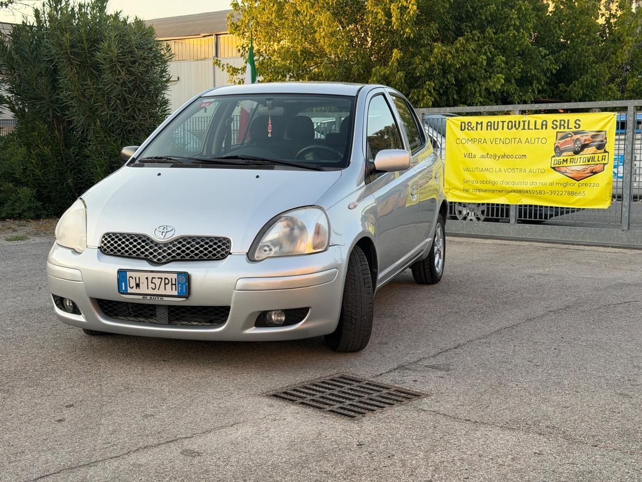 Toyota Yaris 1.3i 16V cat 5 porte Sol