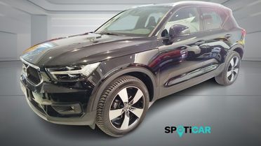 VOLVO XC40 T2 Momentum Pro