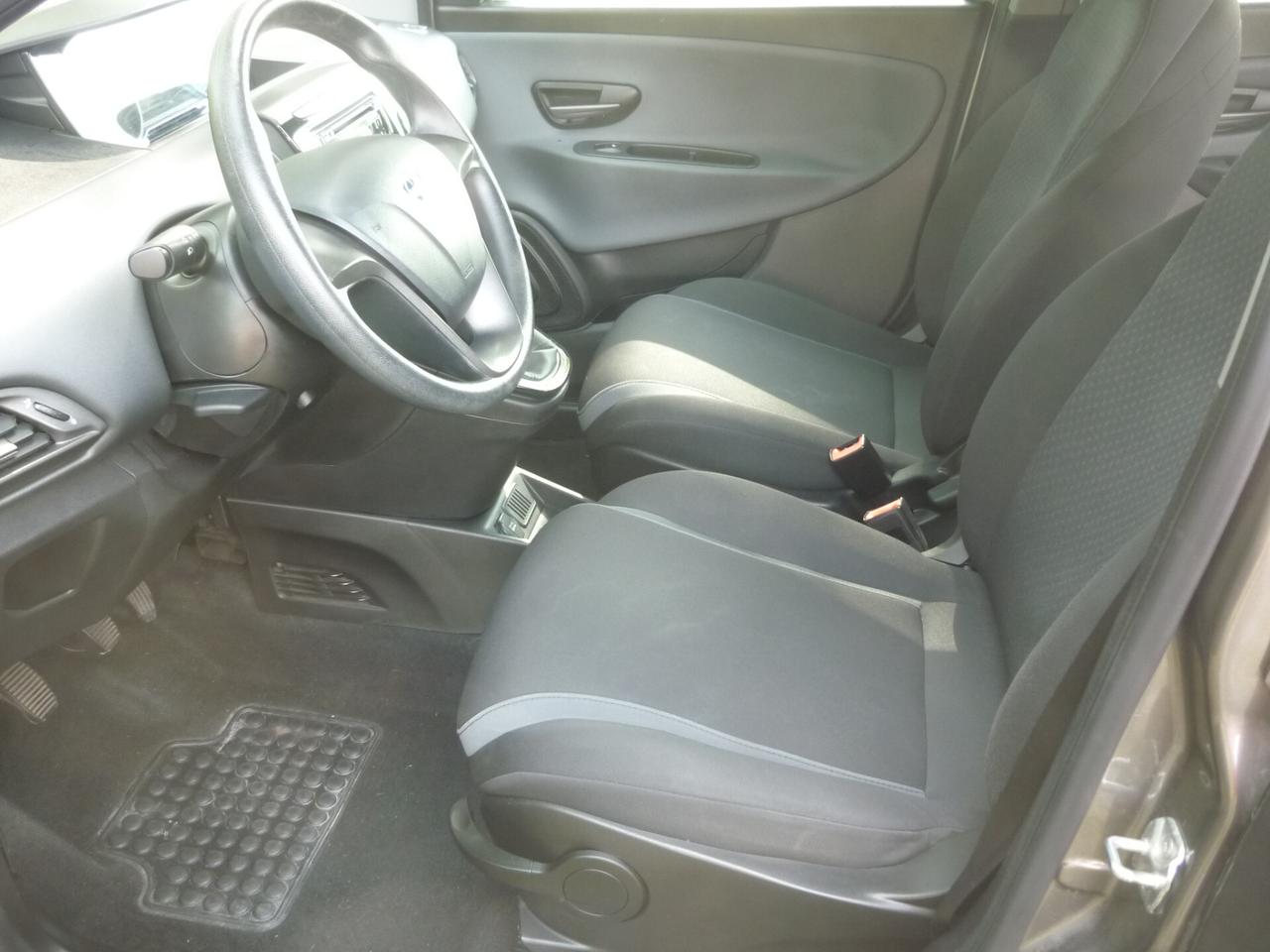 Lancia Ypsilon 1.2 69 CV 5 porte Silver