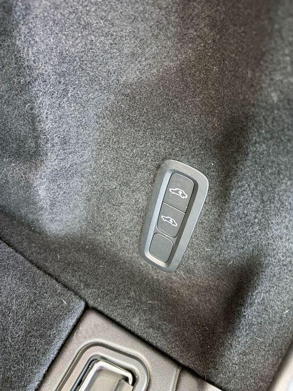 Volvo XC60 XC60 T6 PLUG IN RECHARGE PHEV ULTIMATE DARK AWD AUT