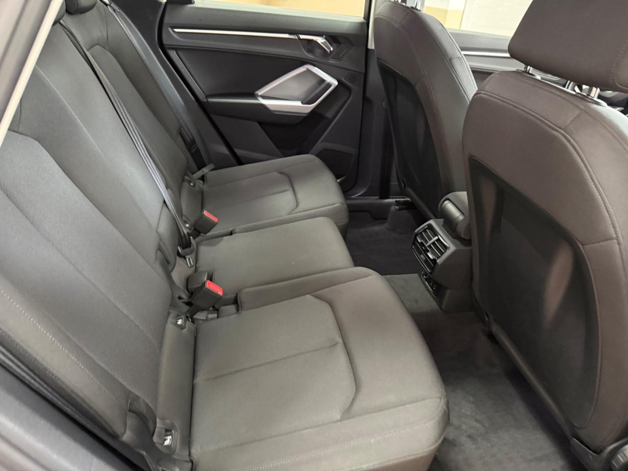 Audi Q3 35 TDI quattro S tronic Business
