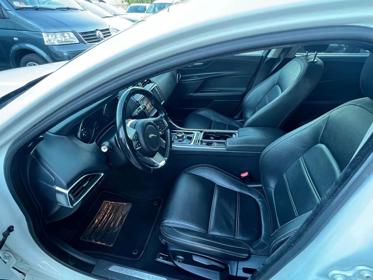 Jaguar XE 2.0 D 180 CV Portfolio