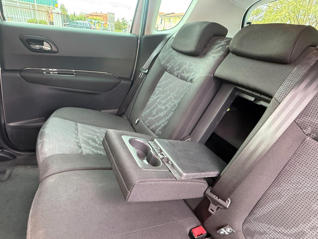 Peugeot 3008 1.6 HDi 110CV cambio robotizzato Tecno