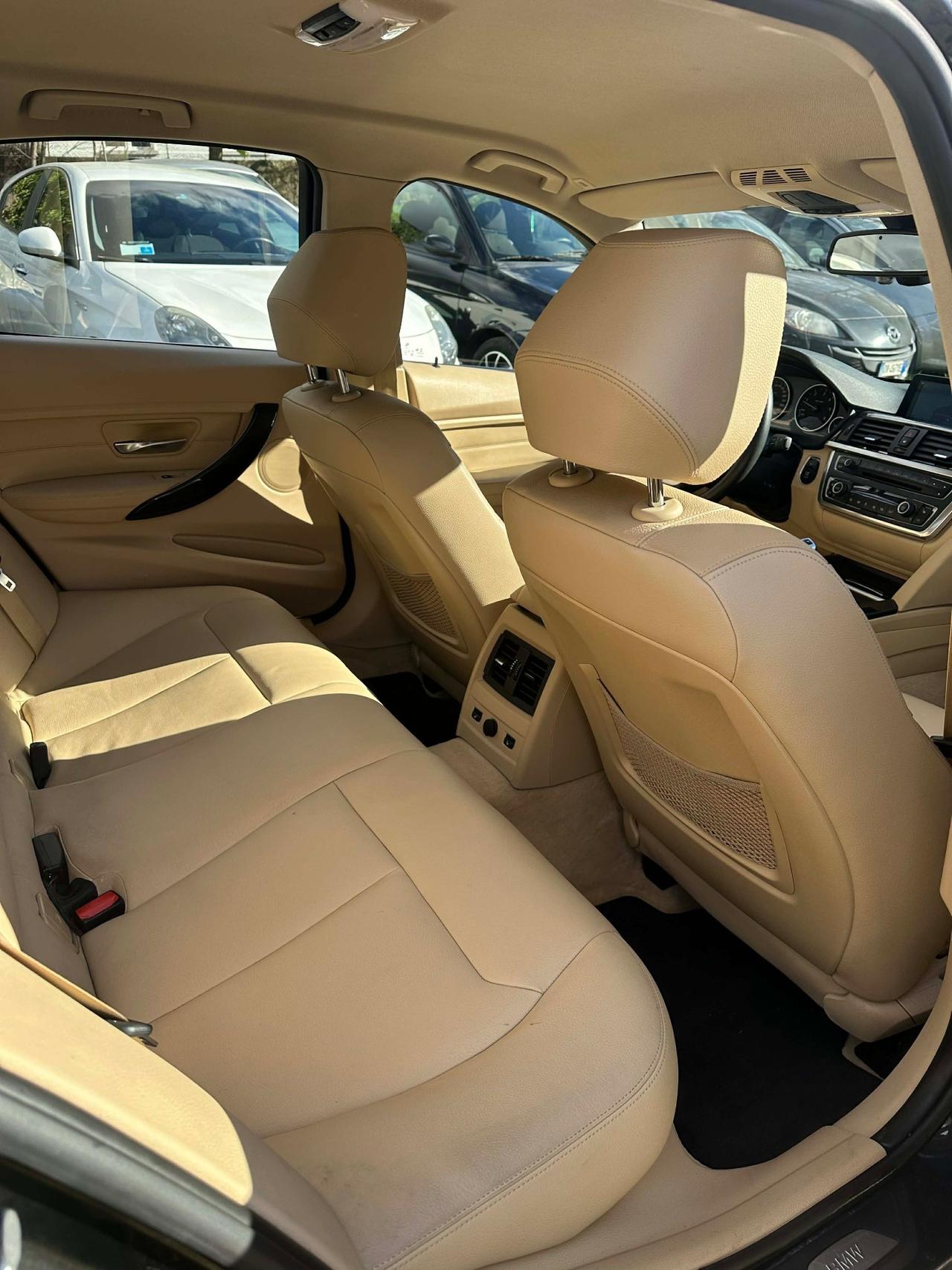 Bmw 320d xDRIVE LUXURY KMCERT UNICOPR KMCERT