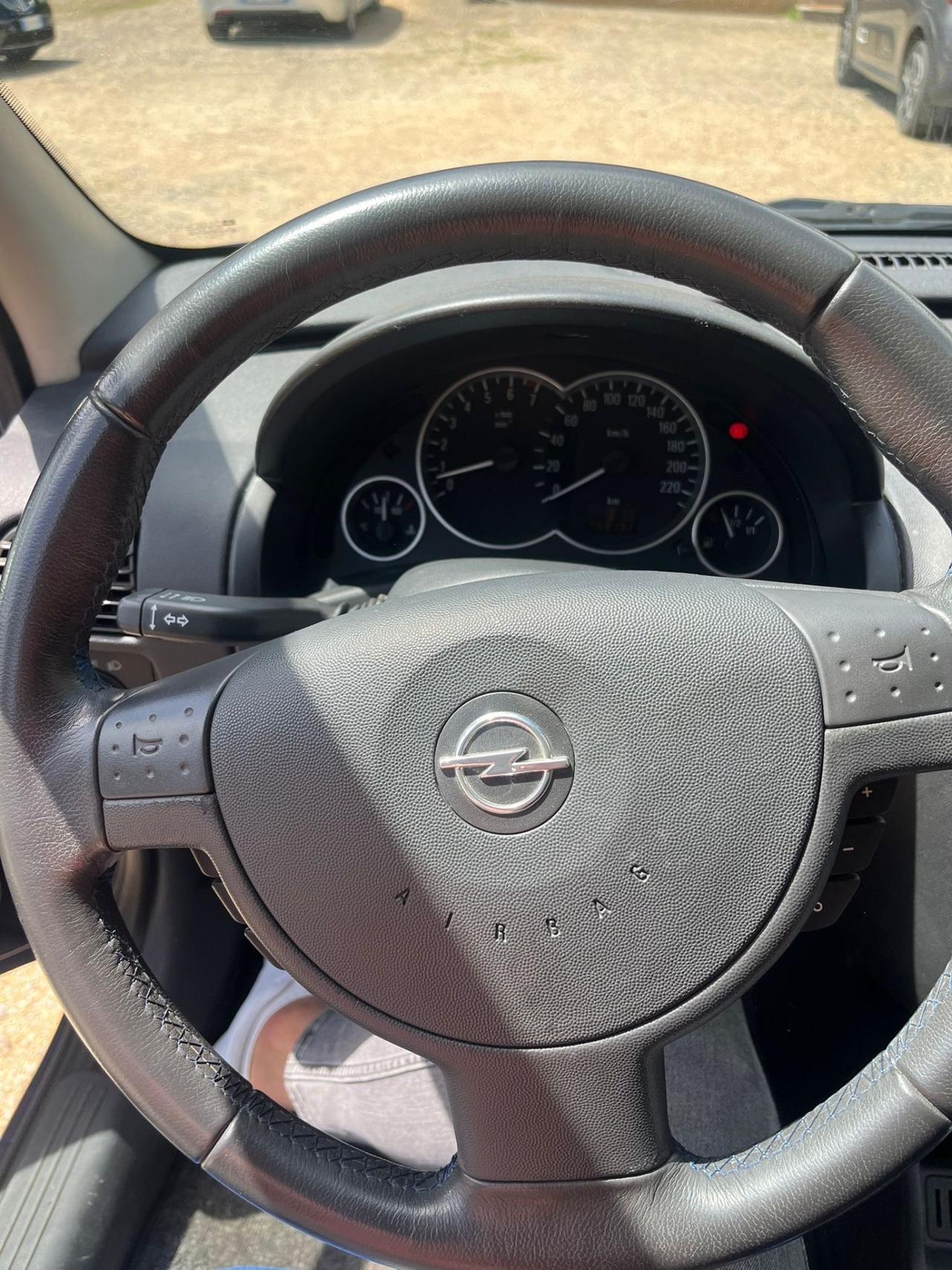 Opel Corsa 1.2i 16V cat 5 porte 'Njoy