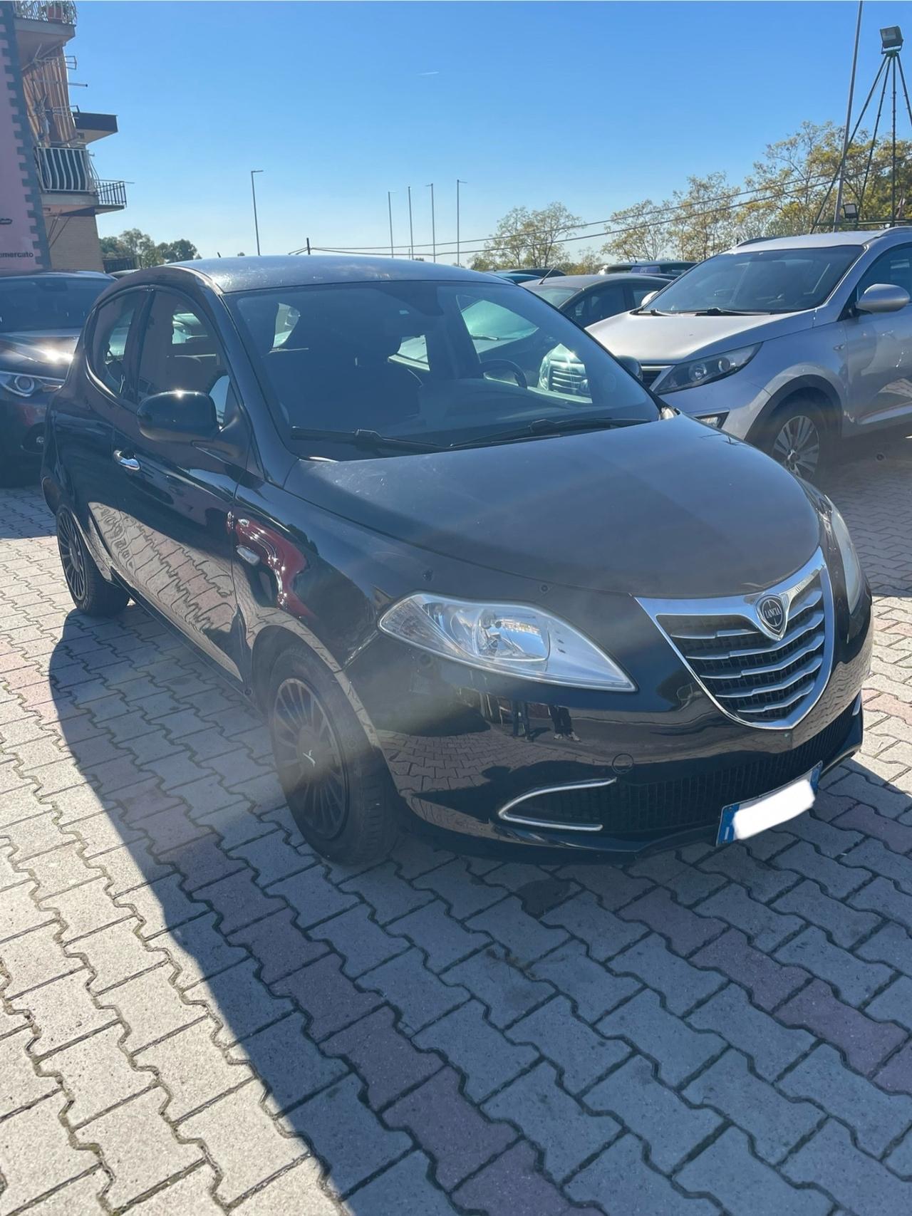 Lancia Ypsilon 1.3 MJT 16V 95 CV 5 porte S&S Black&Red